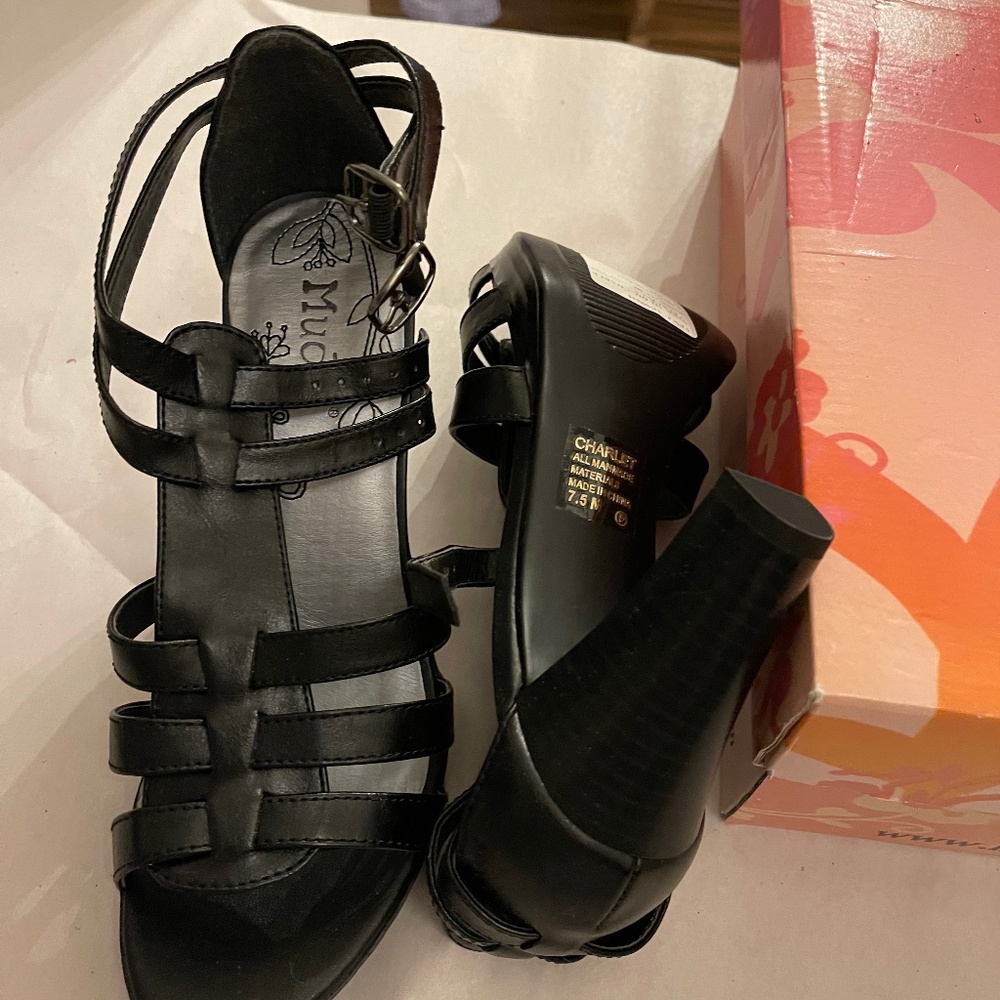 Mudd........Charlet Style......Black Color....Size 7.5M.